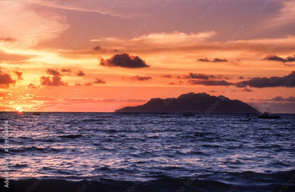 Fototapeta premium tropical beach at the sunset, baie beau vallon , Mahe island, Seichelles 