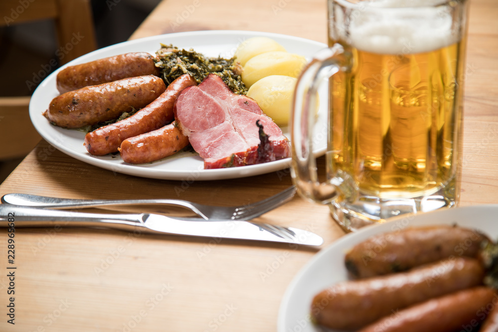 Stockfoto Oldenburger Grünkohl mit Grützwurst, Kassler und Mettenden ...