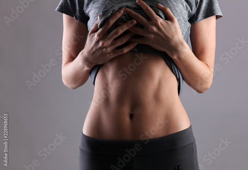 Fotografie Sport, fit woman showing perfect abdomen muscles