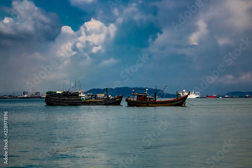 Obraz na płótnie Looking out into the main shipping lane and harbour of Georgetown, Penang Malaysia on a sunny warm day w salonie