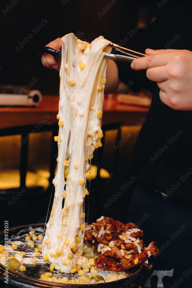 Stockfoto Korean pork ribs wrapped in gooey, stretchy mozzarella cheese
