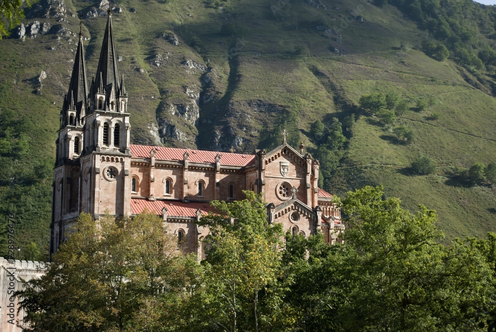 Basílica prerrománica de don Pelayo en Covadonga, Asturias