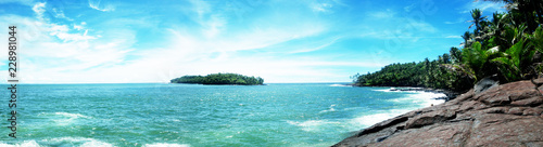 Fototapeta Naklejka Na Ścianę i Meble -  view from Royal island to the Devil's island in French Guiana. Tropical  beach adventure concept.