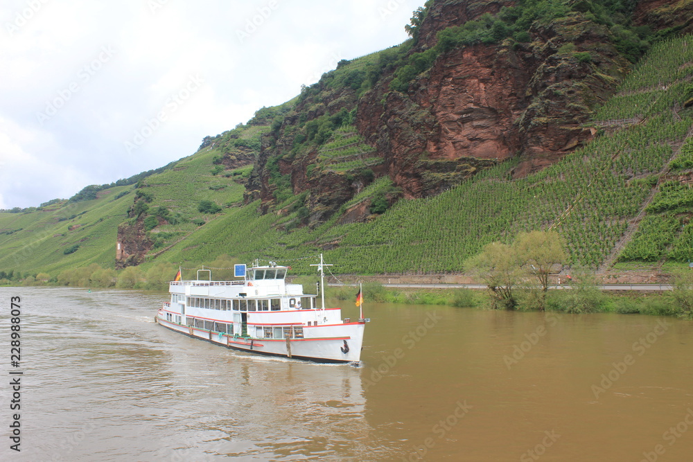 Fahrgastschiff Mosella in Ürzig Fahrgastschiff Mosella in Ürzig