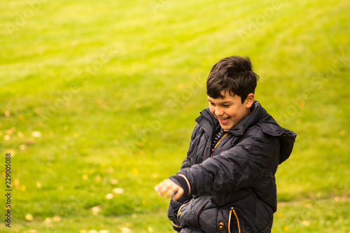 Canvas Print kid laughing in park