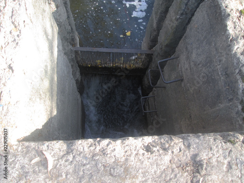 Hydraulic structures for discharge of the excess water