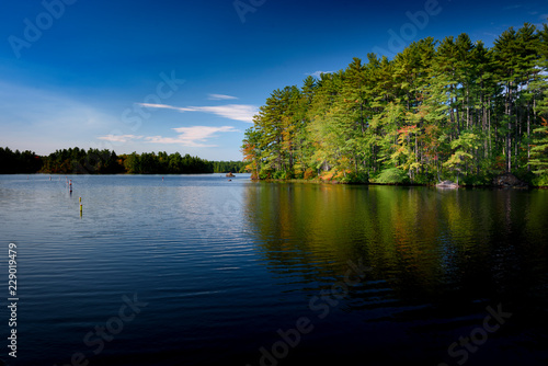 Cuadro en lienzo Massabesic lake in New Hampshire near Manchester peaceful place before fall