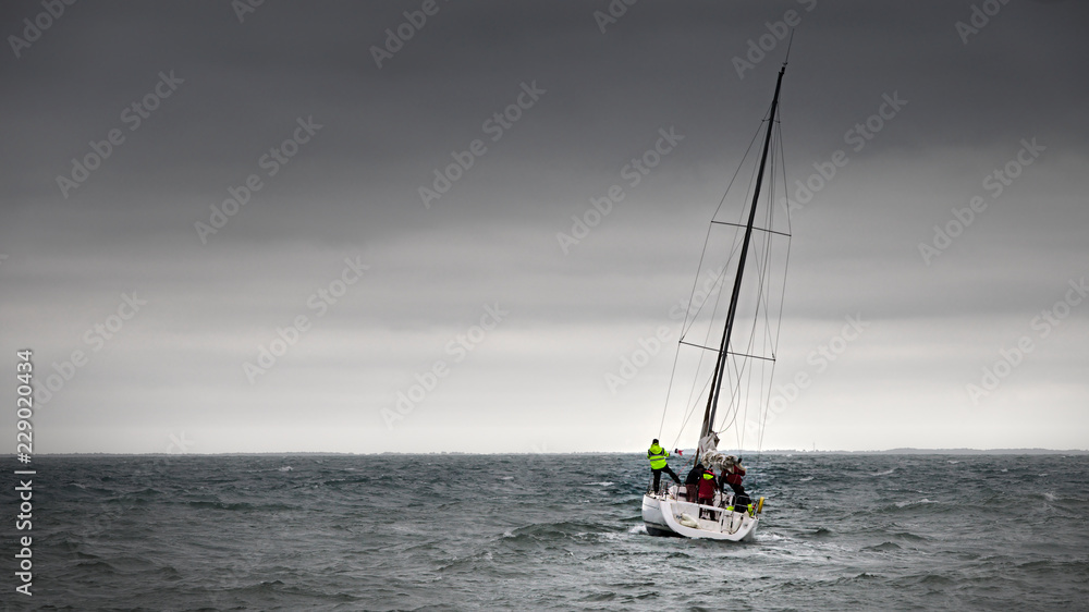 Heavy weather sailing Heavy weather sailing