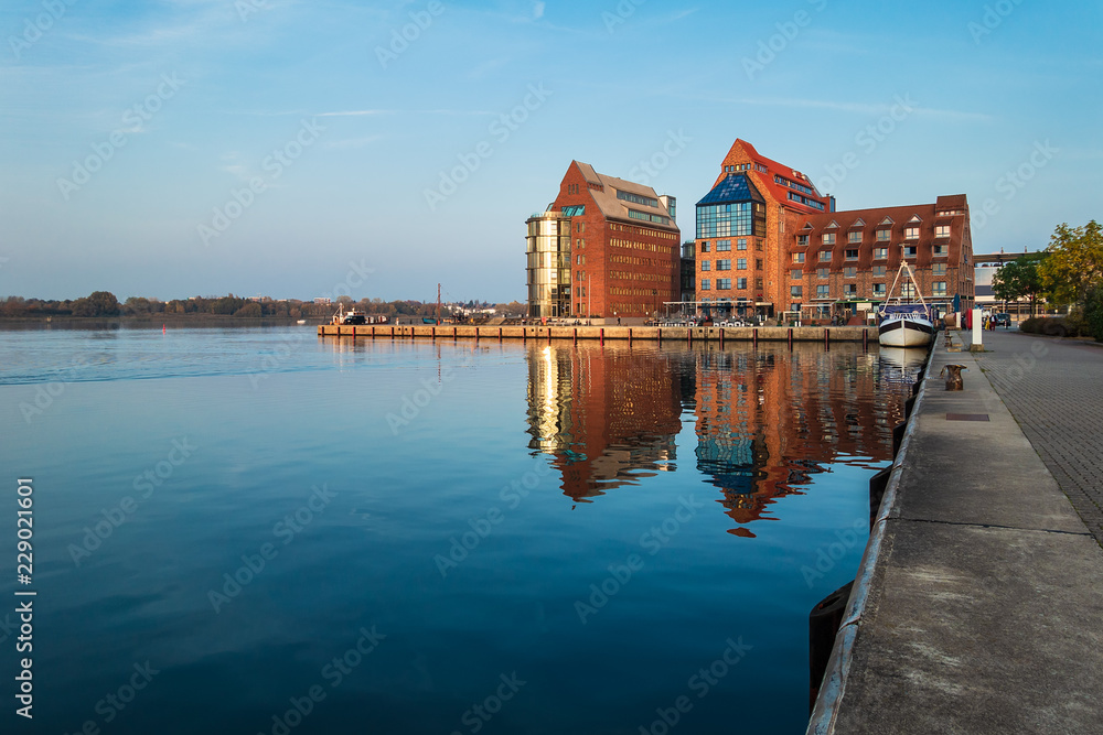 Blick auf die Silohalbinsel in Rostock