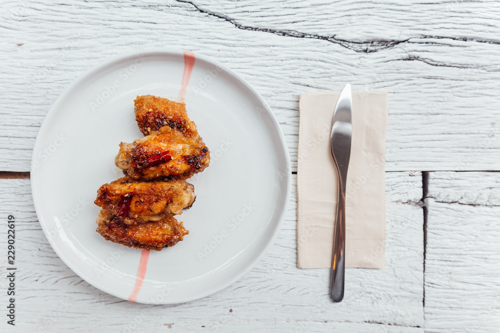 Φωτογραφία Korean Chicken Wings stir with Korean style sauce served in white plate