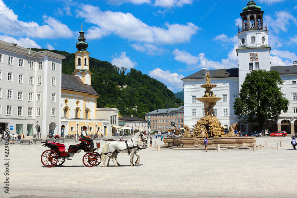 Ταπετσαρία Salzburg, Austria - June 27, 2016: Panoramic view of Salzburg square, Austria, Europe