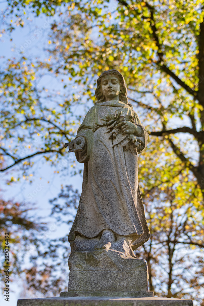 cemetery statue of child