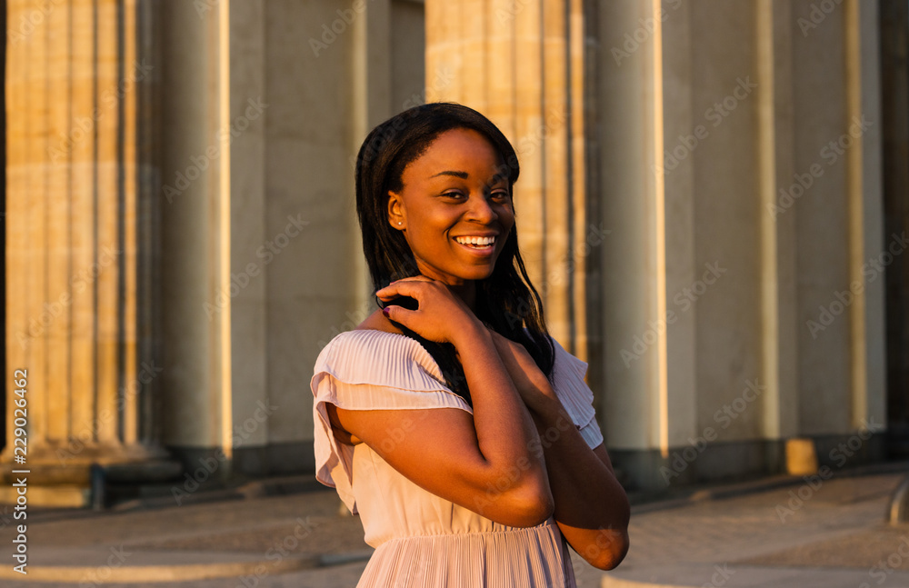 Εκτύπωση καμβά The young black beautiful woman with afro curly hair smiling