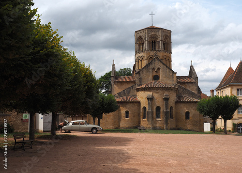 Semur en Brionnais, romanische Kirche St-Hilaire photo
