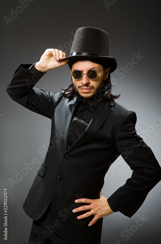 Vintage concept with man wearing black top hat © Elnur
