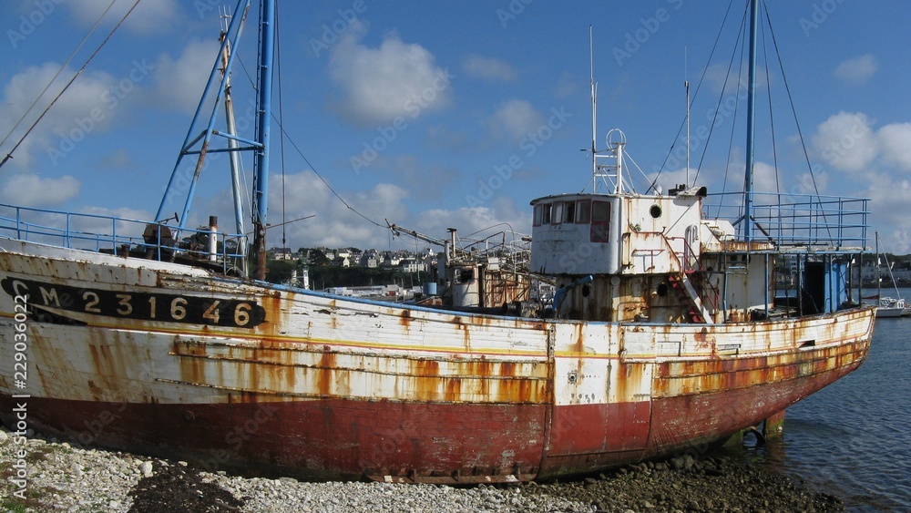 Bateau de pêche épave échoué Bateau de pêche épave échoué