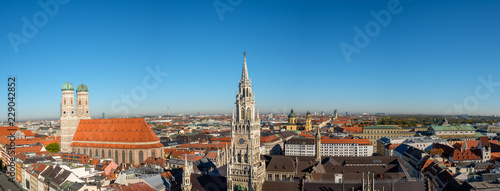 München Panorama mit Frauenkirche und neues Rathaus