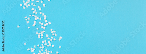Winter pattern made of small white snowflakes