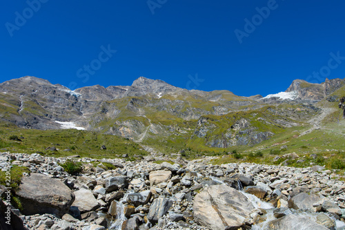 Blick auf eine Bergkette in den Alpen © Foto & Freizeit