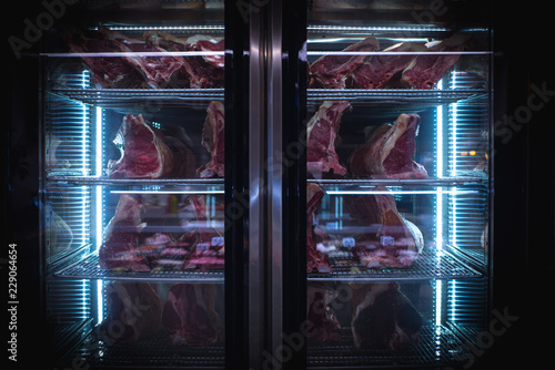 frigorifero carne frollata photo