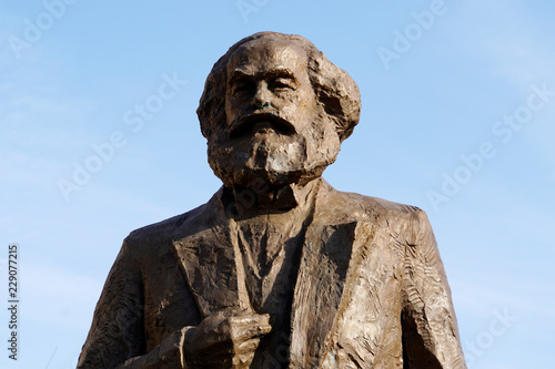 Karl Marx - Denkmal in der Geburtsstadt Trier photo