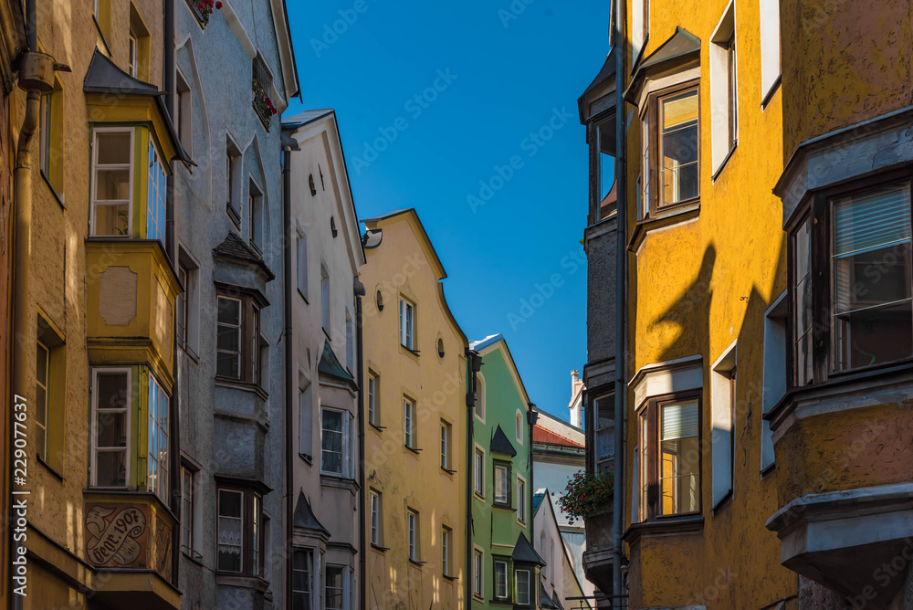 Obraz premium Altstadtgasse in Hall in Tirol