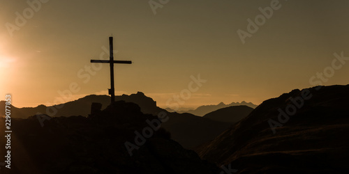 Gipflekreuz in Tirol Panorama als Hintergrundbild 
