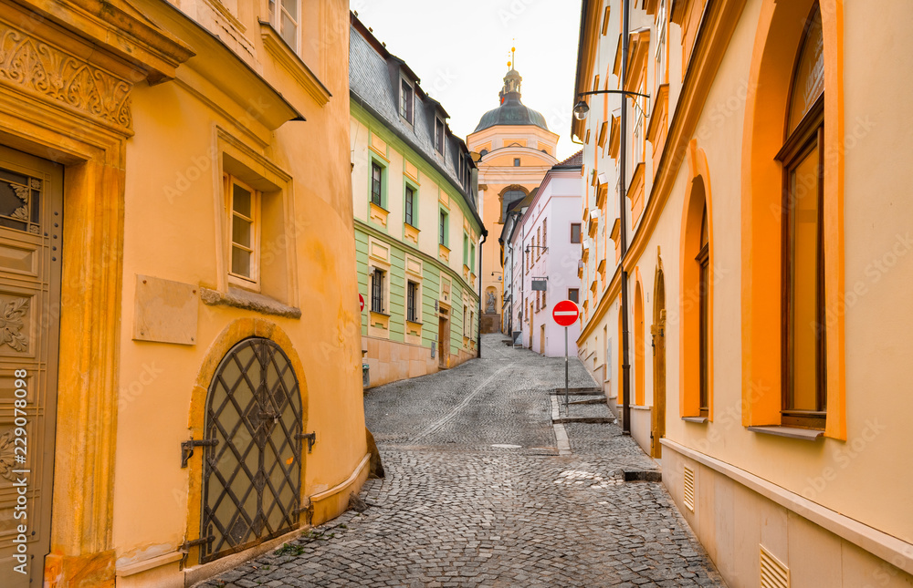Fototapeta premium Narrow cobblestone street leading to the Chapel of St John Sarkander in the old town of Olomouc
