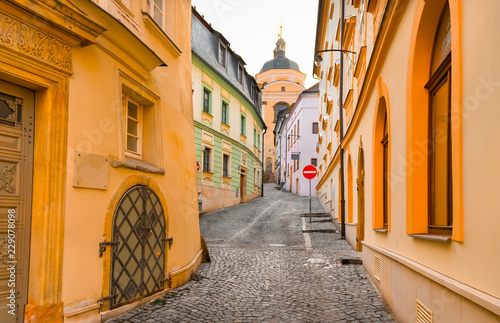 Fototapeta Naklejka Na Ścianę i Meble -  Narrow cobblestone street leading to the Chapel of St John Sarkander in the old town of Olomouc