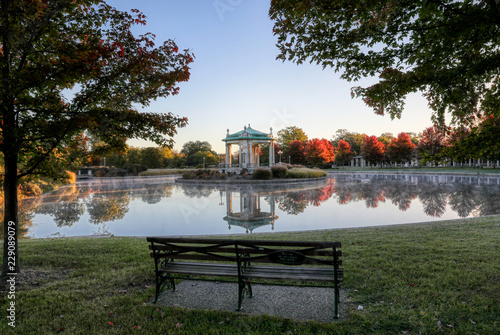 Obraz na płótnie The bandstand located in Forest Park, St. Louis, Missouri. w salonie