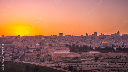 Blick   ber Jerusalem mit Felsendom vom   lberg  Israel 