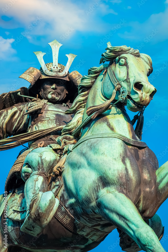 Fototapeta premium Statue of the great samurai Kusunoki Masashige, famed Japanese samurai in Tokyo, Japan