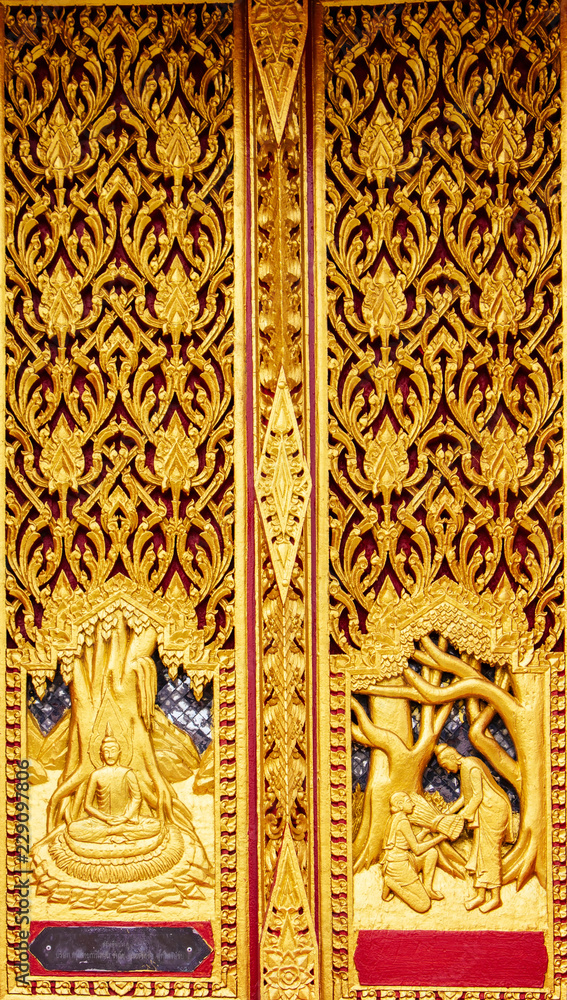 Window carving The rubber of the tree. Then covered with gold leaf. The skin of the yellow gold is illuminated.