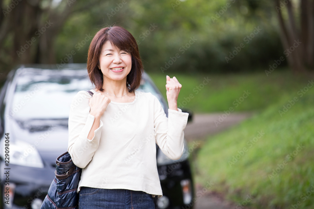 明るく元気な日本人のミドル女性 明るく元気な日本人のミドル女性