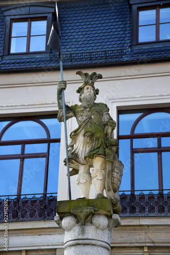 Statue des Ritters Dutschmann auf dem Brunnen am Hauptmarkt photo