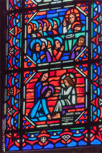 vitraux de la cathédrale d'Amiens en France
