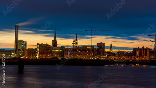 Hamburg Skyline © Christoph_Kinzel