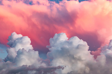 Fotobehang Koraal Wolken bij zonsondergang in oranje  © studybos