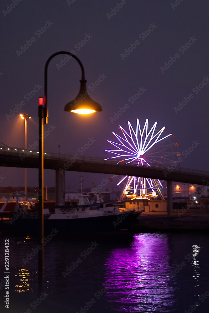 street lamp and ferris wheel in the night