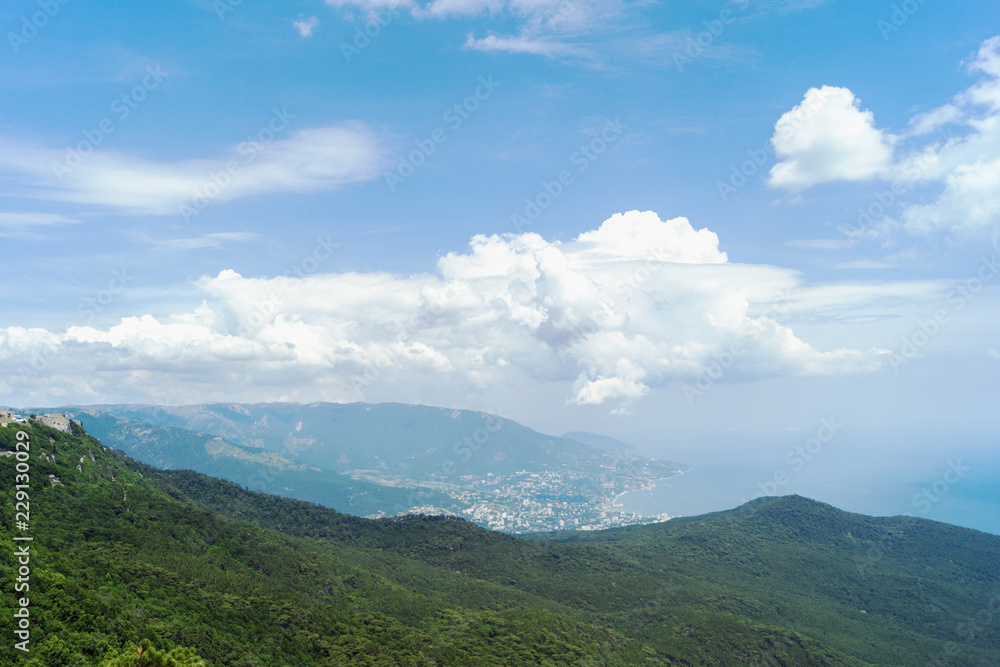 Obraz premium View of the town of Yalta