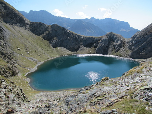 Fototapeta Naklejka Na Ścianę i Meble -  lacs des Pyrénées et animaux 