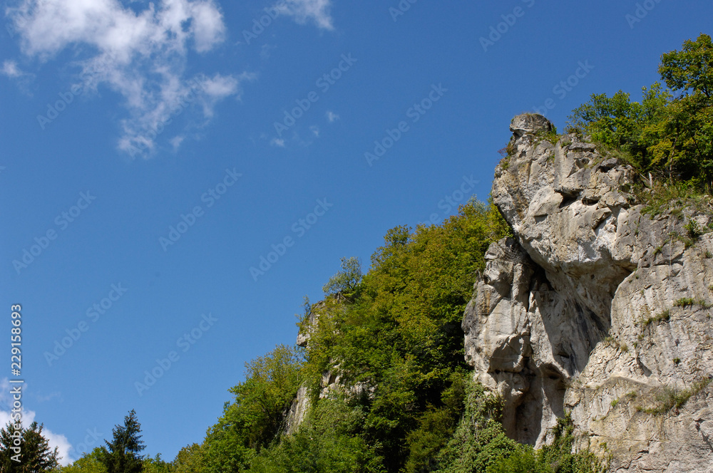 Belgique wallonie rocher vert ciel