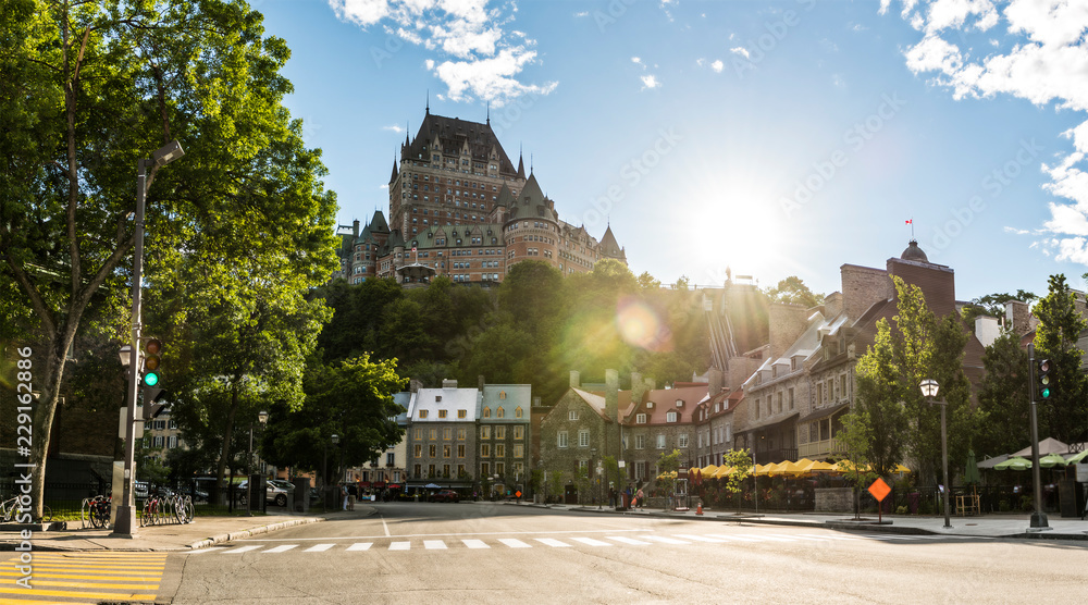 Fototapeta premium A Beautiful view of Chateau Frontenac in summer Quebec City, Canada