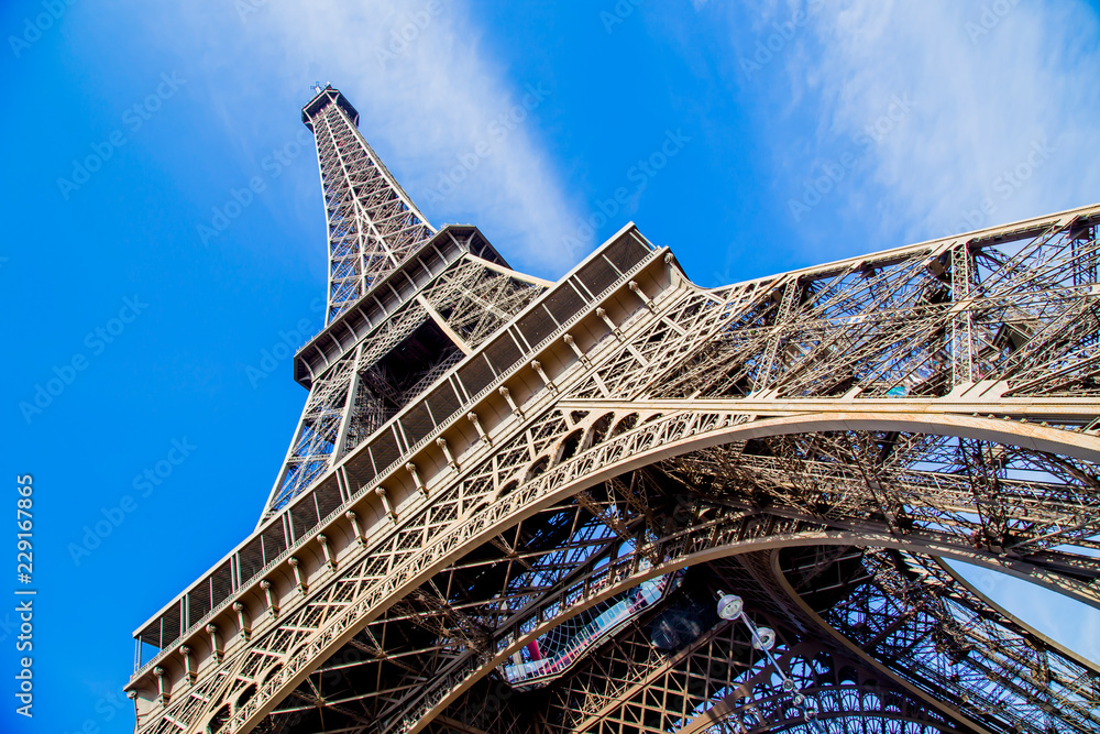 Fototapeta premium Eiffel Tower - Paris, France