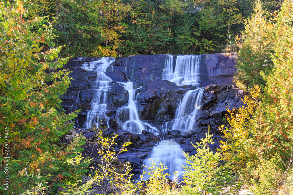 Fototapeta premium The waterfall La Chute aux Rats in Mont Tremblant Nationalpark in Quebec, Canada