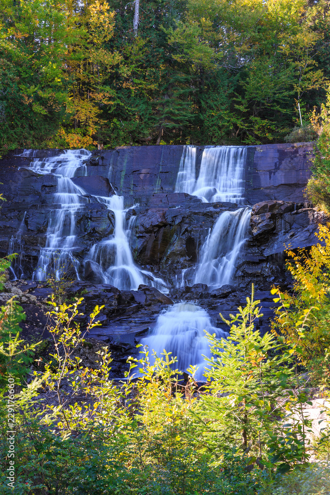 Fototapeta premium The waterfall La Chute aux Rats in Mont Tremblant Nationalpark in Quebec, Canada