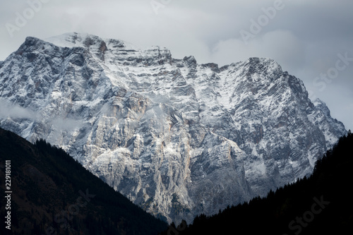 Fototapeta Naklejka Na Ścianę i Meble -  Blick auf die Zugspitze mit Neuschnee