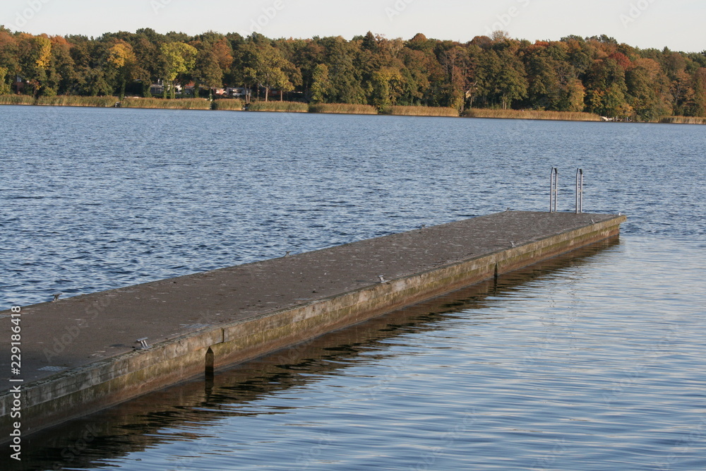 Naklejka premium Ponton als Booststeeg