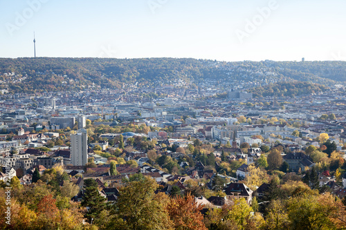 Herbstliches Panorama des Stuttgarter Talkessels vom Aussichtspunkt Bismarckturm © Franz
