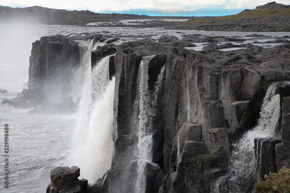 Fototapeta premium Wasserfall auf Island